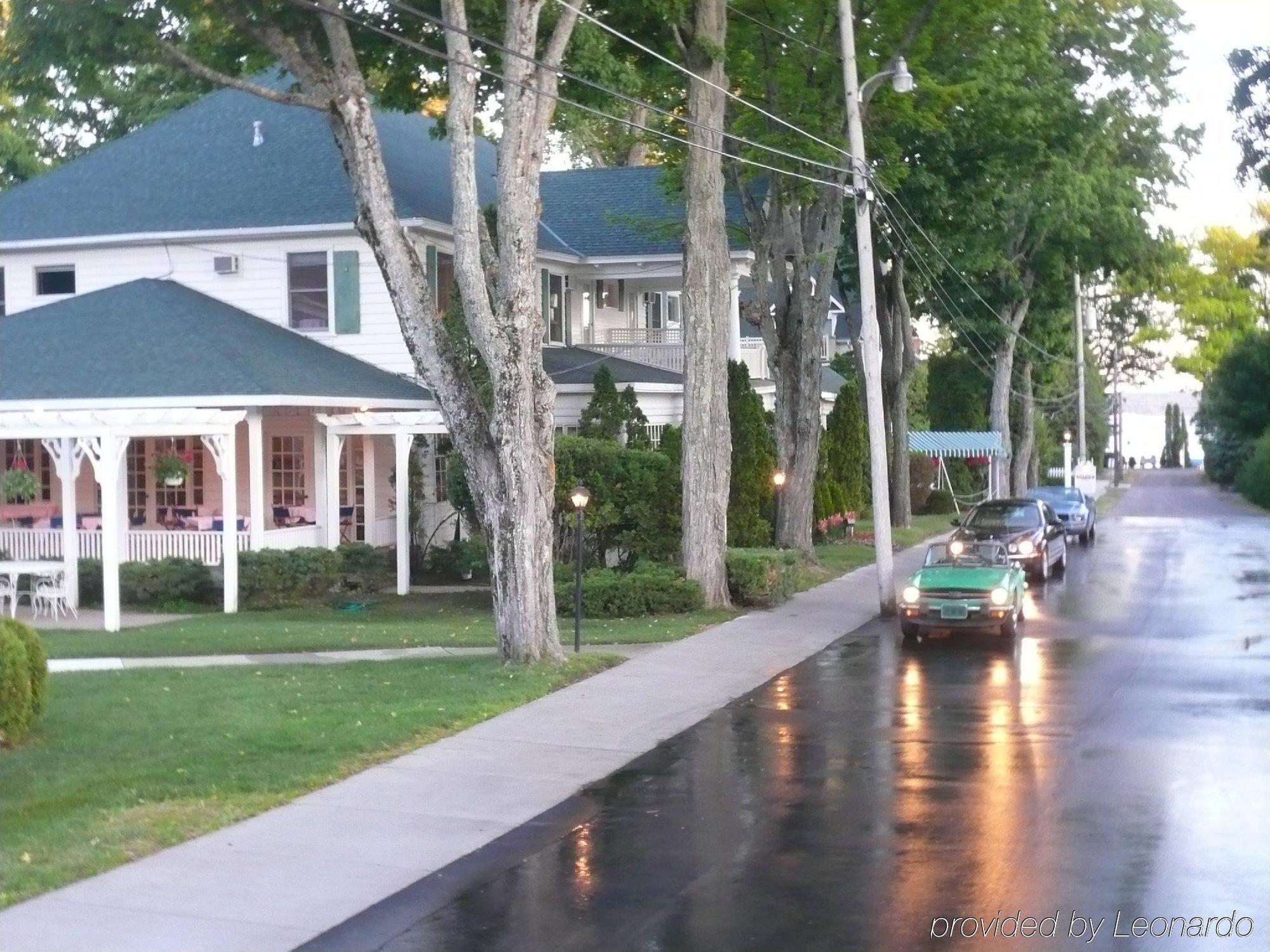 Colonial Inn Harbor Springs Exterior foto