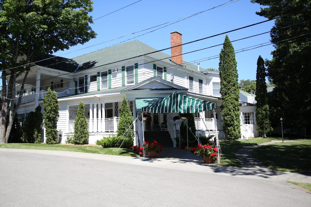 Colonial Inn Harbor Springs Exterior foto