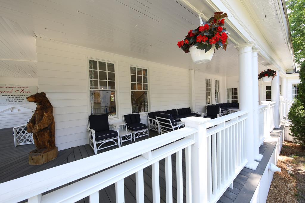 Colonial Inn Harbor Springs Exterior foto