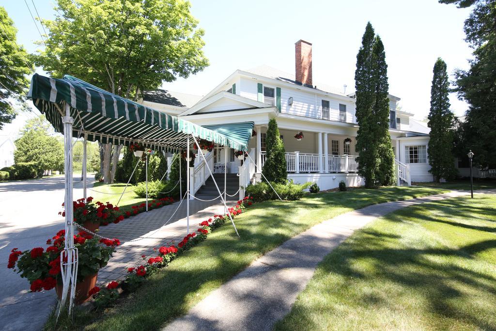 Colonial Inn Harbor Springs Exterior foto