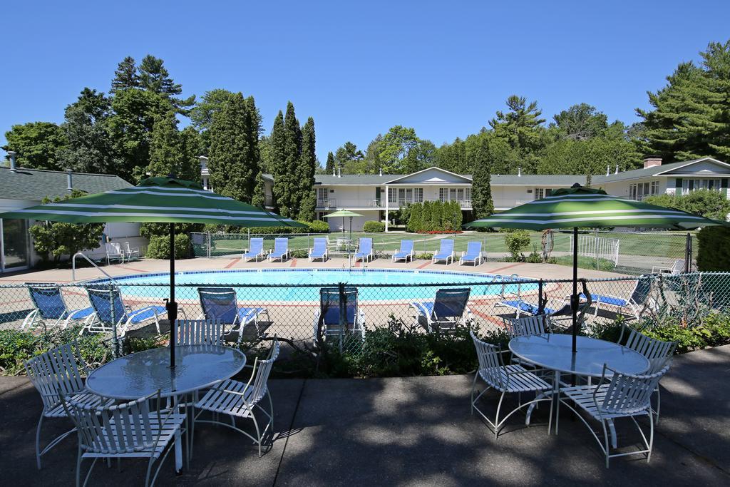 Colonial Inn Harbor Springs Exterior foto