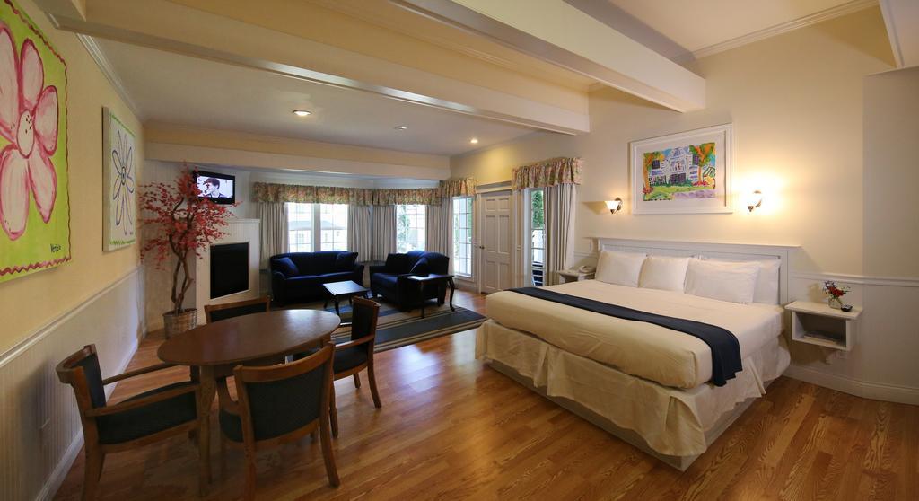 Colonial Inn Harbor Springs Exterior foto