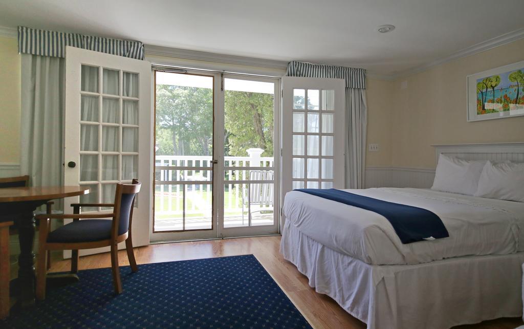 Colonial Inn Harbor Springs Exterior foto