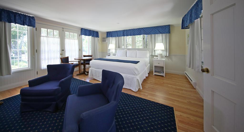 Colonial Inn Harbor Springs Exterior foto