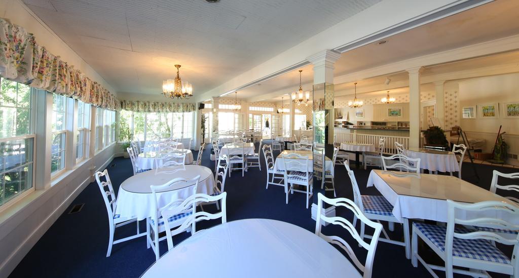 Colonial Inn Harbor Springs Exterior foto