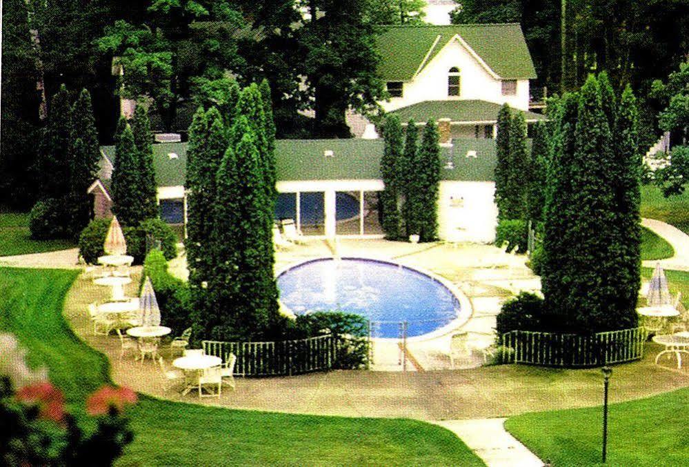 Colonial Inn Harbor Springs Exterior foto