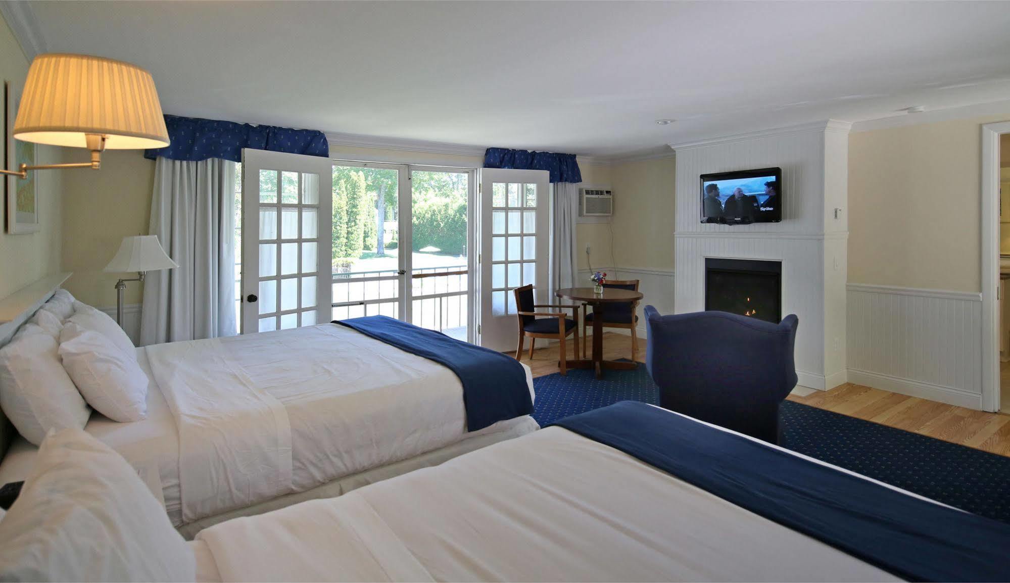 Colonial Inn Harbor Springs Exterior foto